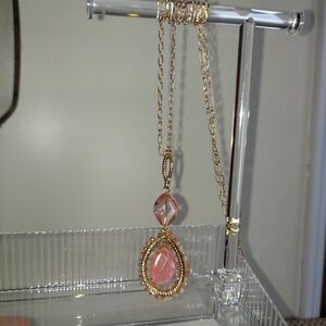 Elegant Gold and Pink Pendant Necklace